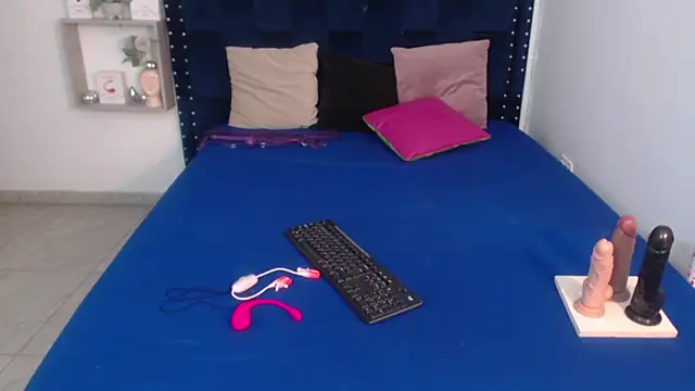 SaraApril 1 online show from 02.05.25