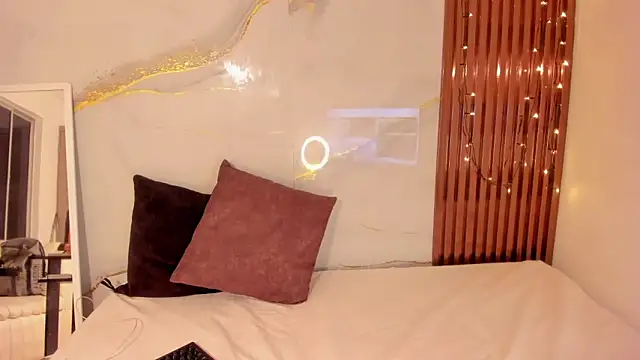 SaraApril 1 online show from 01.11.26