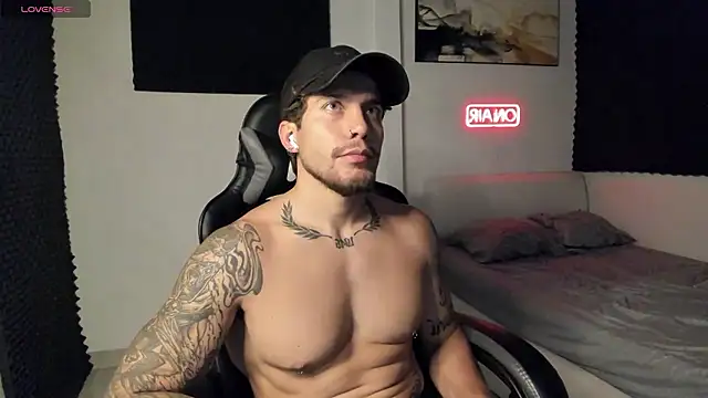 Snapshot of LucianSinclair chatting on 01.09.26 LucianSinclair online show from 01.09.26