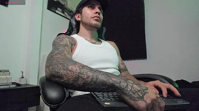 Snapshot of LucianSinclair chatting on 02.25.26 LucianSinclair online show from 02.25.26