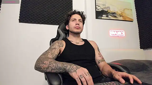 Snapshot of LucianSinclair chatting on 03.05.26 LucianSinclair online show from 03.05.26