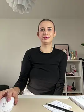 Hii Lolla online show from 02.21.25