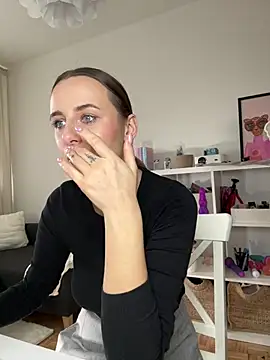 Hii Lolla online show from 02.21.25