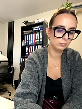 Hii Lolla online show from 10.04.25