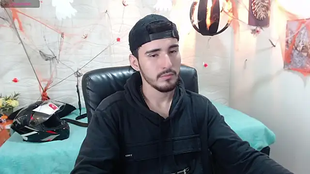 Snapshot of DmitriSanders chatting on 12.04.24 DmitriSanders online show from 12.04.24