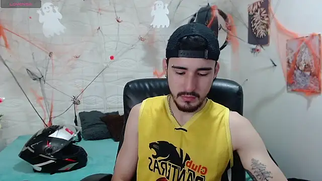 Snapshot of DmitriSanders chatting on 12.05.24 DmitriSanders online show from 12.05.24