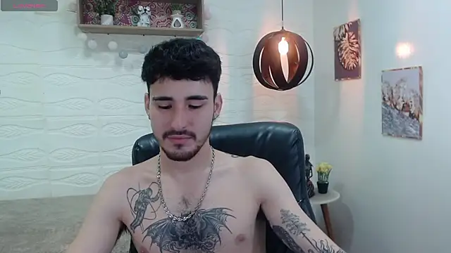 Snapshot of DmitriSanders chatting on 01.06.25 DmitriSanders online show from 01.06.25