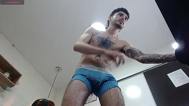 Snapshot of DmitriSanders chatting on 01.09.25 DmitriSanders online show from 01.09.25