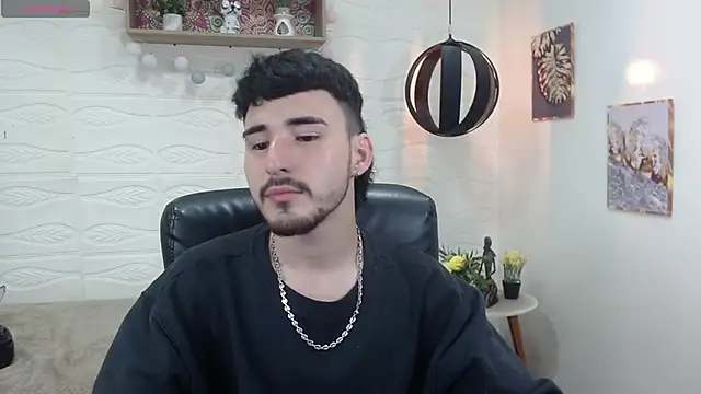 Snapshot of DmitriSanders chatting on 01.15.25 DmitriSanders online show from 01.15.25