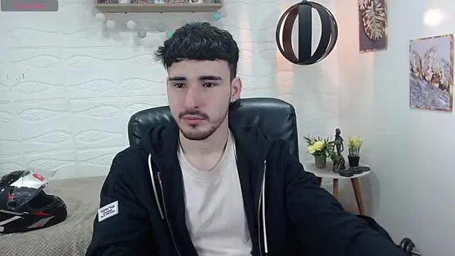 Snapshot of DmitriSanders chatting on 01.20.25 DmitriSanders online show from 01.20.25