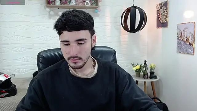 Snapshot of DmitriSanders chatting on 01.24.25 DmitriSanders online show from 01.24.25