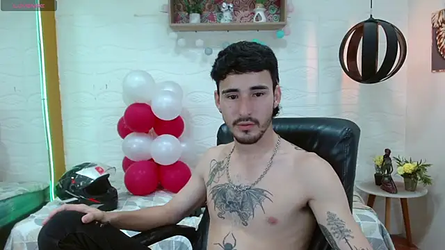 Snapshot of DmitriSanders chatting on 02.26.25 DmitriSanders online show from 02.26.25