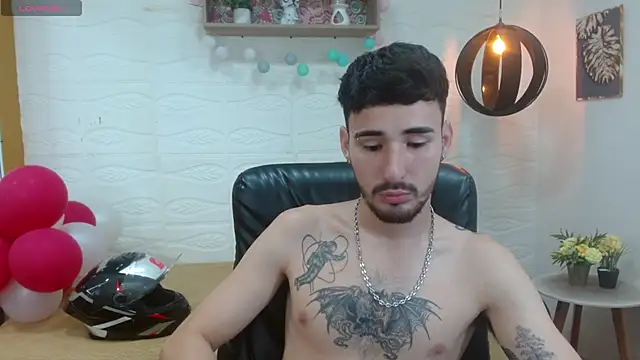 Snapshot of DmitriSanders chatting on 03.08.25 DmitriSanders online show from 03.08.25