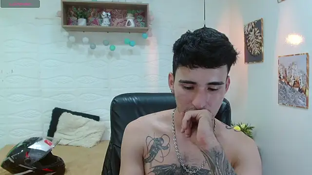 Snapshot of DmitriSanders chatting on 03.16.25 DmitriSanders online show from 03.16.25