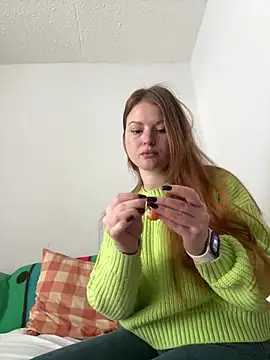 Snapshot of cuteFoxi chatting on 02.14.25 cuteFoxi online show from 02.14.25