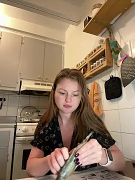 Snapshot of cuteFoxi chatting on 02.16.25 cuteFoxi online show from 02.16.25