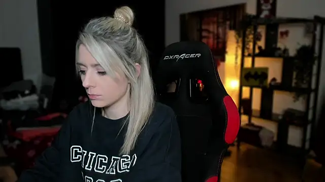 Lisaonthemoon online show from 01.04.25