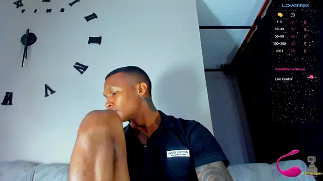 Snapshot of esteveen_ortegas_ chatting on 12.14.24 esteveen ortegas online show from 12.14.24