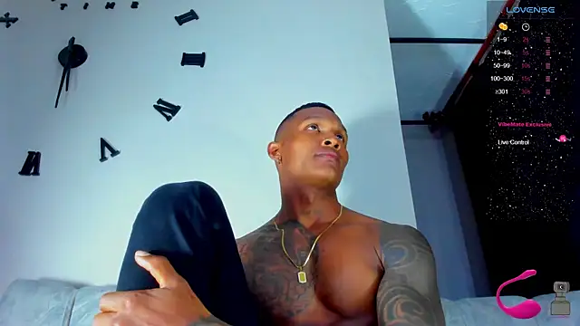 Snapshot of esteveen_ortegas_ chatting on 12.20.24 esteveen ortegas online show from 12.20.24