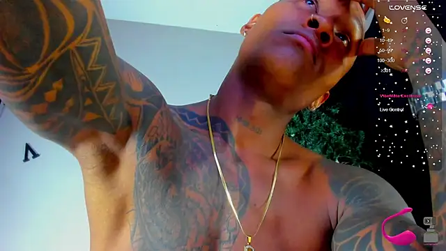 Snapshot of esteveen_ortegas_ chatting on 01.03.25 esteveen ortegas online show from 01.03.25