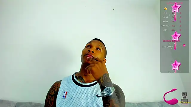 Snapshot of esteveen_ortegas_ chatting on 02.15.25 esteveen ortegas online show from 02.15.25