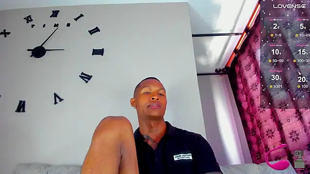 Snapshot of esteveen_ortegas_ chatting on 03.11.25 esteveen ortegas online show from 03.11.25