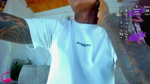 Snapshot of esteveen_ortegas_ chatting on 10.23.25 esteveen ortegas online show from 10.23.25