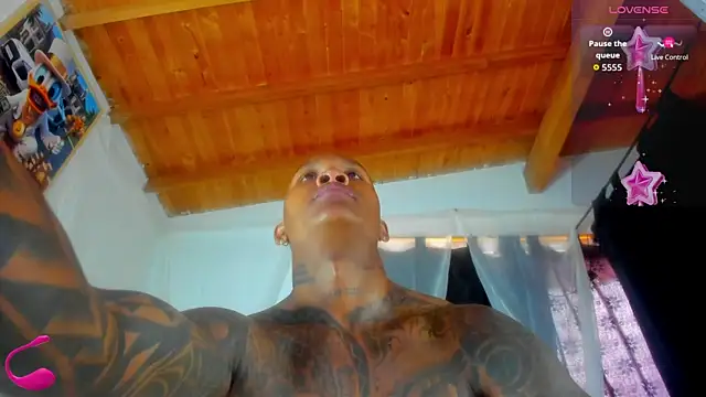 Snapshot of esteveen_ortegas_ chatting on 11.03.25 esteveen ortegas online show from 11.03.25