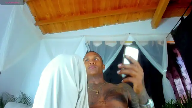 Snapshot of esteveen_ortegas_ chatting on 11.08.25 esteveen ortegas online show from 11.08.25