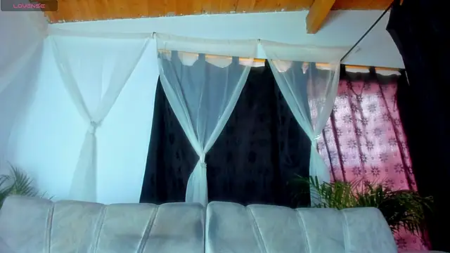 Snapshot of esteveen_ortegas_ chatting on 11.13.25 esteveen ortegas online show from 11.13.25