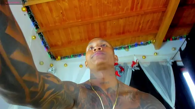 Snapshot of esteveen_ortegas_ chatting on 12.21.25 esteveen ortegas online show from 12.21.25