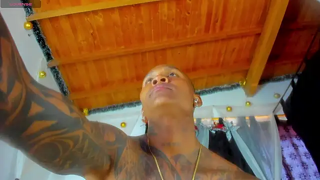 Snapshot of esteveen_ortegas_ chatting on 02.11.26 esteveen ortegas online show from 02.11.26