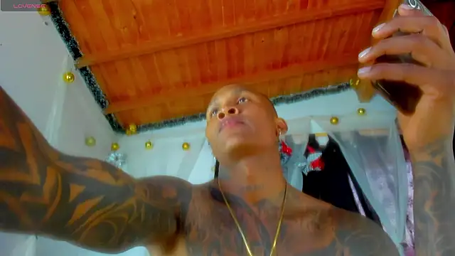 Snapshot of esteveen_ortegas_ chatting on 03.11.26 esteveen ortegas online show from 03.11.26