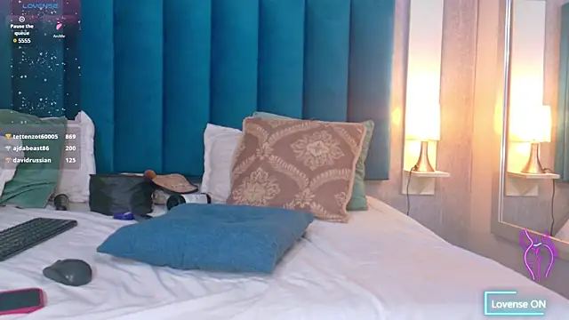 CheneellLorens online show from 03.14.25