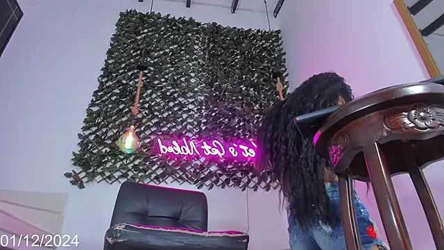 Snapshot of Brianna_Stars chatting on 12.01.24 Brianna Stars online show from 12.01.24