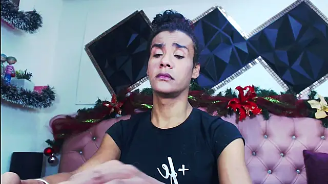 Snapshot of andrea_safeira_doll chatting on 12.14.25 andrea safeira doll online show from 12.14.25