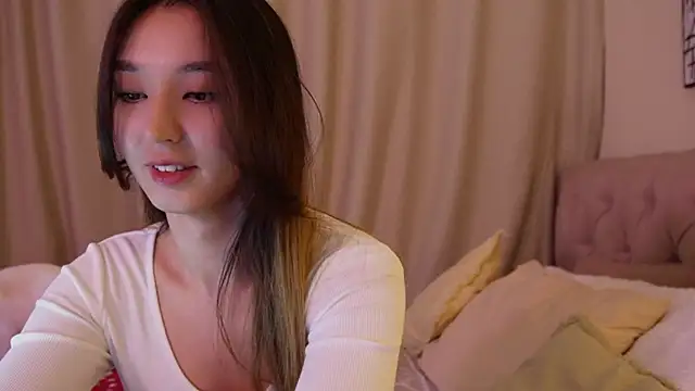 Snapshot of Sarasuo1 chatting on 12.11.24 Sarasuo1 online show from 12.11.24