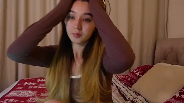 Snapshot of Sarasuo1 chatting on 12.23.24 Sarasuo1 online show from 12.23.24