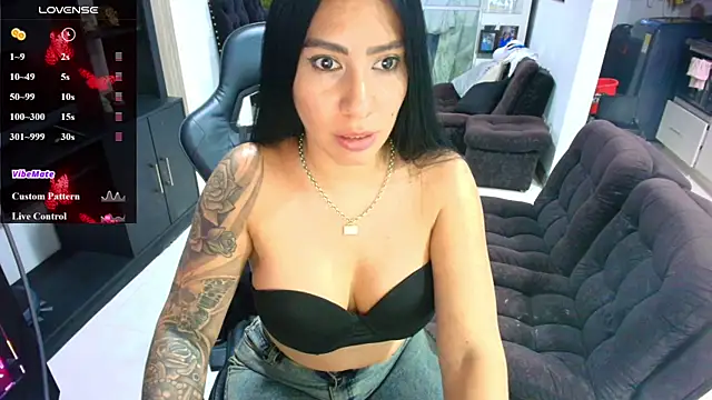 Snapshot of Pamela-fit chatting on 06.30.26 Pamela-fit online show from 06.30.26