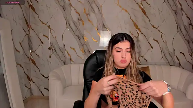 Snapshot of PaulinaSantos_ chatting on 03.03.25 PaulinaSantos online show from 03.03.25