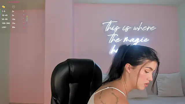 Snapshot of PaulinaSantos_ chatting on 09.27.25 PaulinaSantos online show from 09.27.25