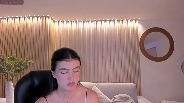 Snapshot of PaulinaSantos_ chatting on 10.19.25 PaulinaSantos online show from 10.19.25