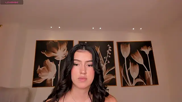 Snapshot of PaulinaSantos_ chatting on 11.05.25 PaulinaSantos online show from 11.05.25