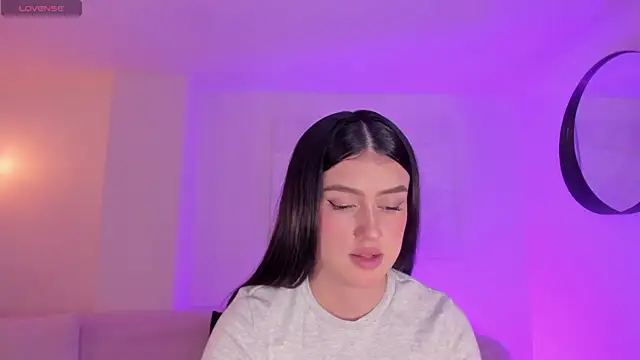 Snapshot of PaulinaSantos_ chatting on 11.06.25 PaulinaSantos online show from 11.06.25