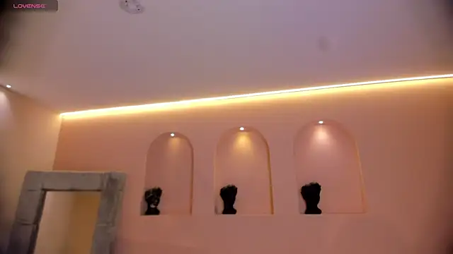 Snapshot of PaulinaSantos_ chatting on 12.05.25 PaulinaSantos online show from 12.05.25