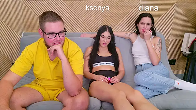 Snapshot of Ksenny chatting on 10.28.25 Ksenny online show from 10.28.25