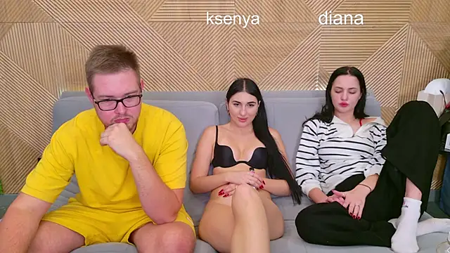 Snapshot of Ksenny chatting on 11.04.25 Ksenny online show from 11.04.25