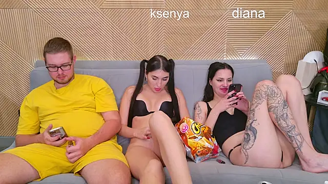 Snapshot of Ksenny chatting on 11.05.25 Ksenny online show from 11.05.25