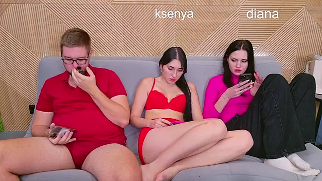 Snapshot of Ksenny chatting on 11.21.25 Ksenny online show from 11.21.25