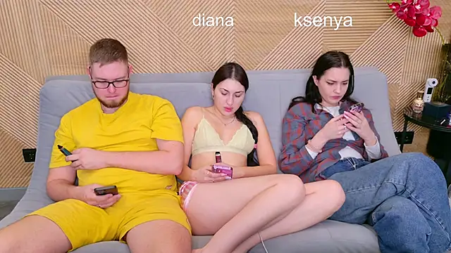 Snapshot of Ksenny chatting on 03.25.26 Ksenny online show from 03.25.26